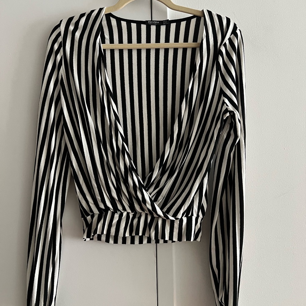 Bershka black and white striped long sleeve top size M